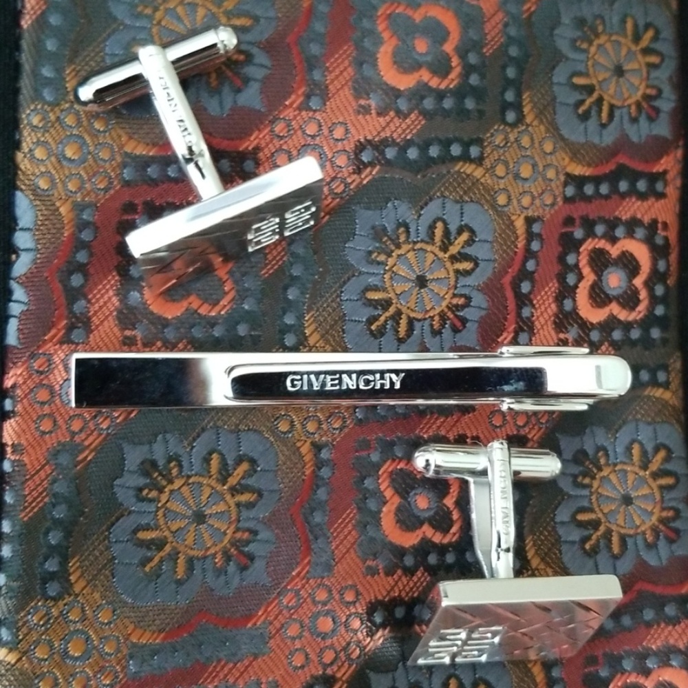 Authentic Givenchy Cuff Link Set - image 4